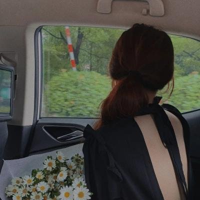 我就吃个瓜，捡走穿越者系统